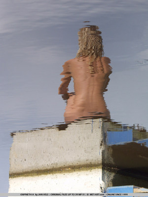 Gwyneth feels good naked in nature - Pic #01