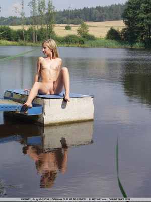 Gwyneth feels good naked in nature - Pic #11