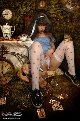 Tea with Alice in wonderland - Pic #00