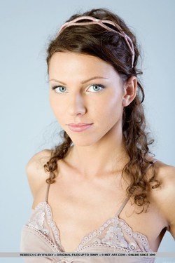 Chantelle teases with blue eyes