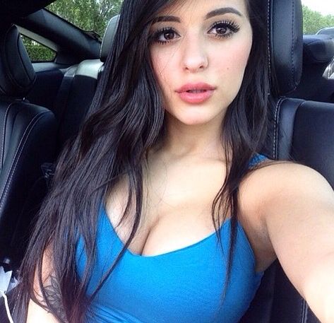 Busty Instagram Beauty Daniela Alexandra - Pic #12
