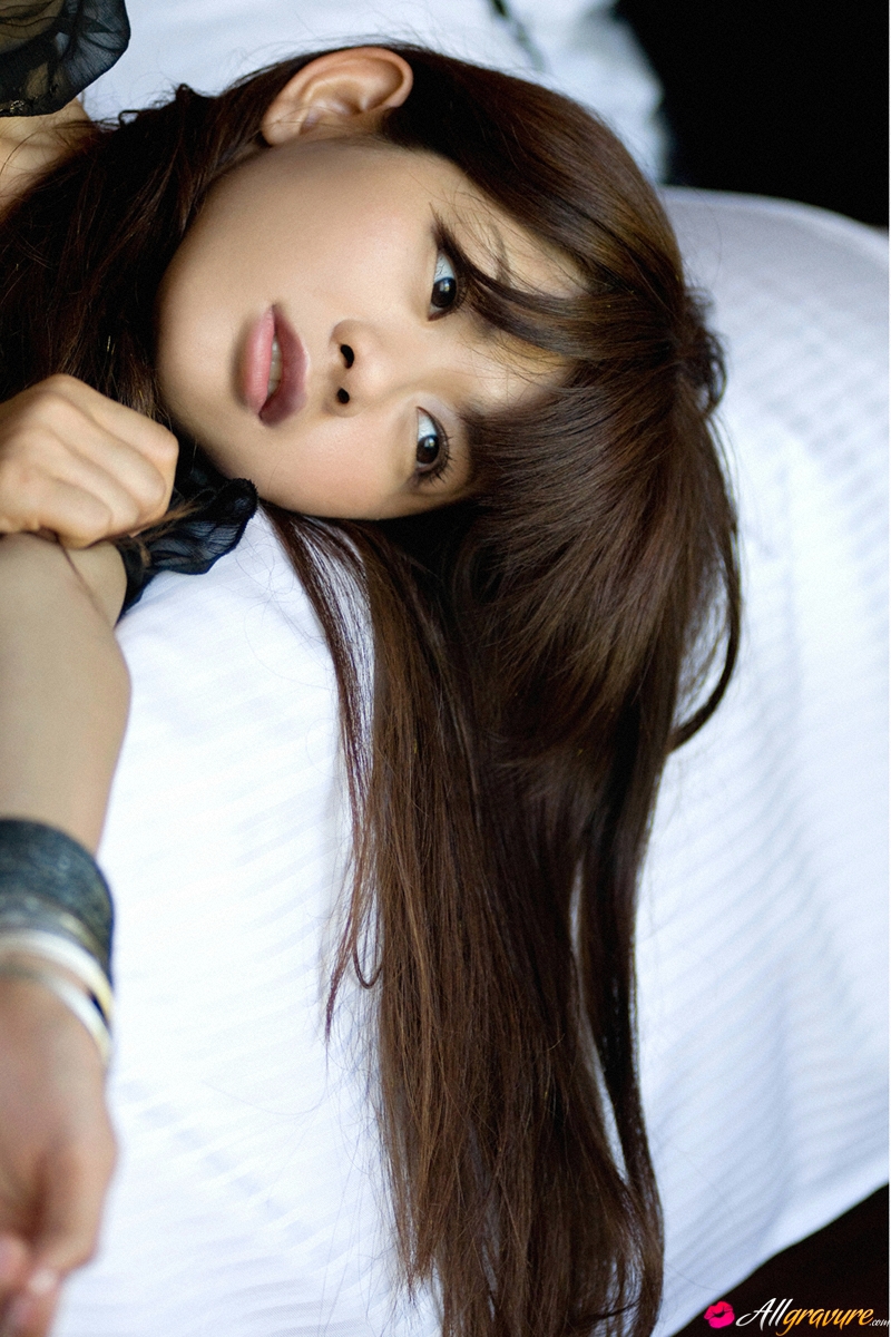 Hot Japanese Girl Stipping for Allgravure - Pic #8