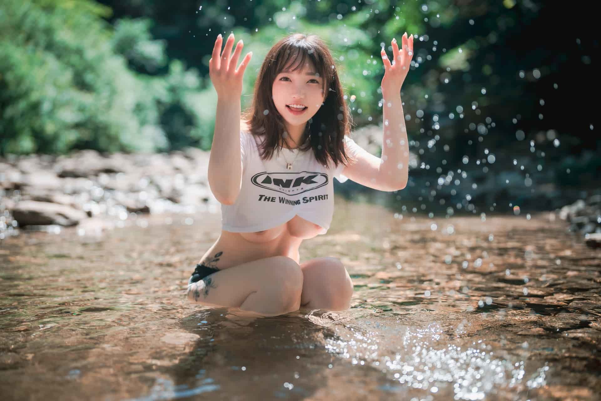 'Skinny Dip' with Son Ye-eun via All Gravure - Pic #1