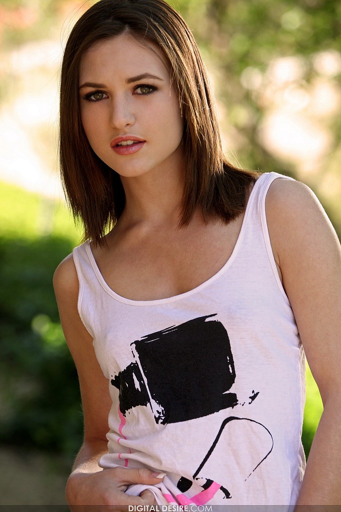 Digital Desire Brunette Babe Kasey Chase - Pic #1
