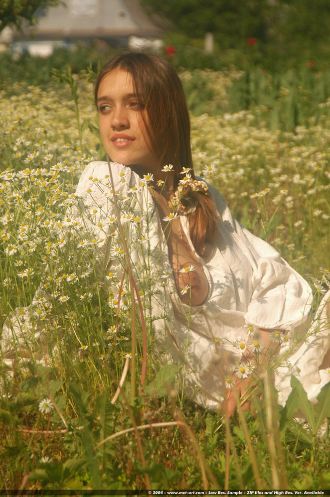 Nude Countryside Teen - Pic #12