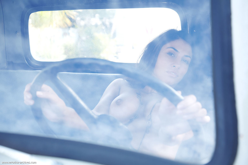 Get naked in the car, honey! - Pic #8