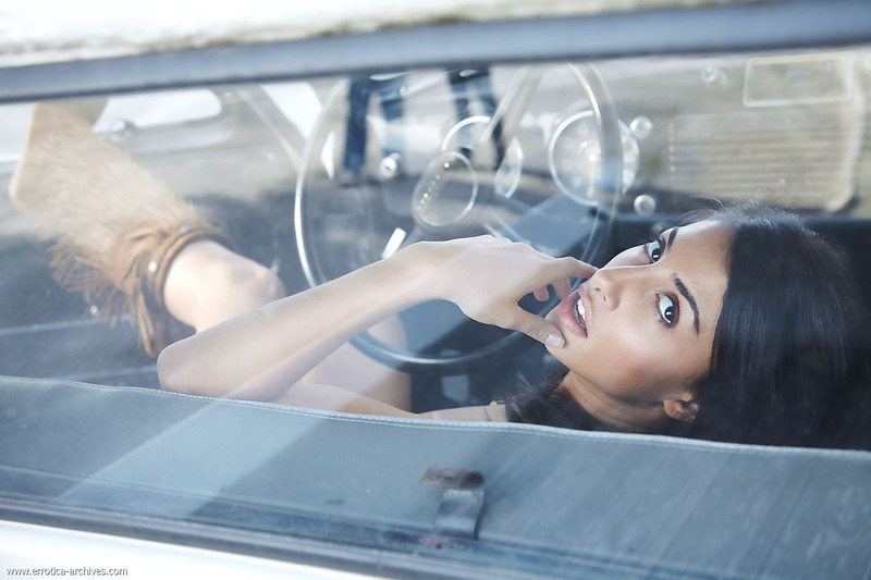 Get naked in the car, honey! - Pic #12