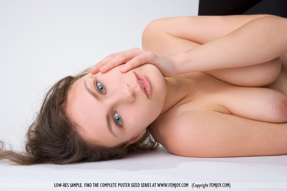 Just A Perfect Babe - Pic #1