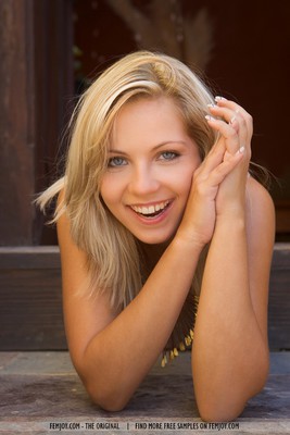 Beautiful Blonde Jenni - Pic #04