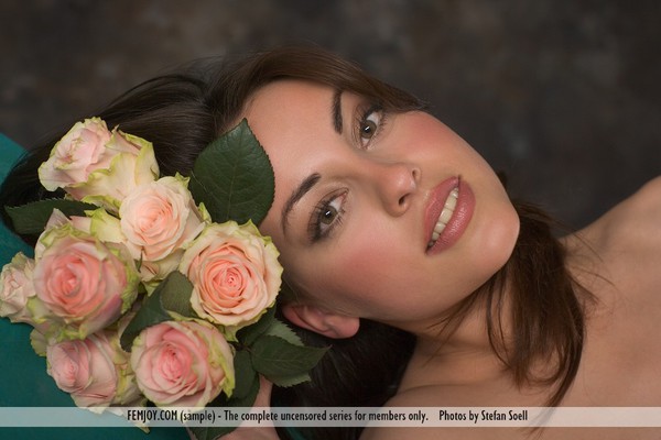 Irresistable Babe - Pic #03