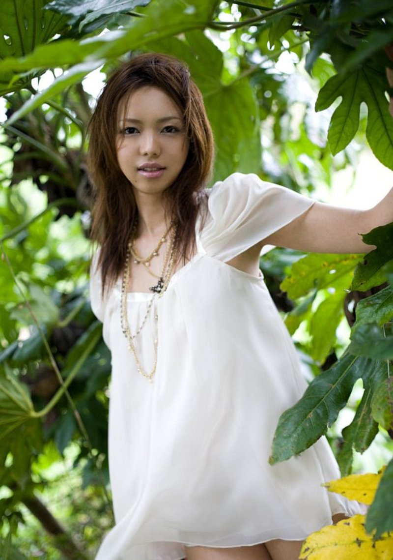 Yura Aikawa - cute Asian teen in white is adorable in her white dress - Pic #9