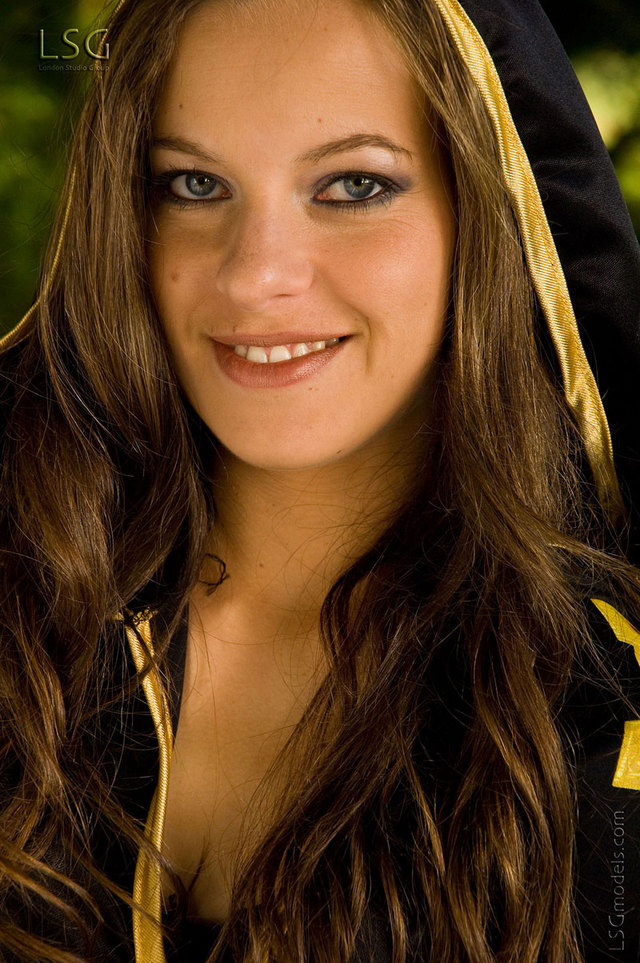 Sweet Pussy In The  Forest - Pic #10