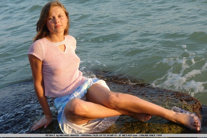 Petra having fun on the seashore - Pic #0