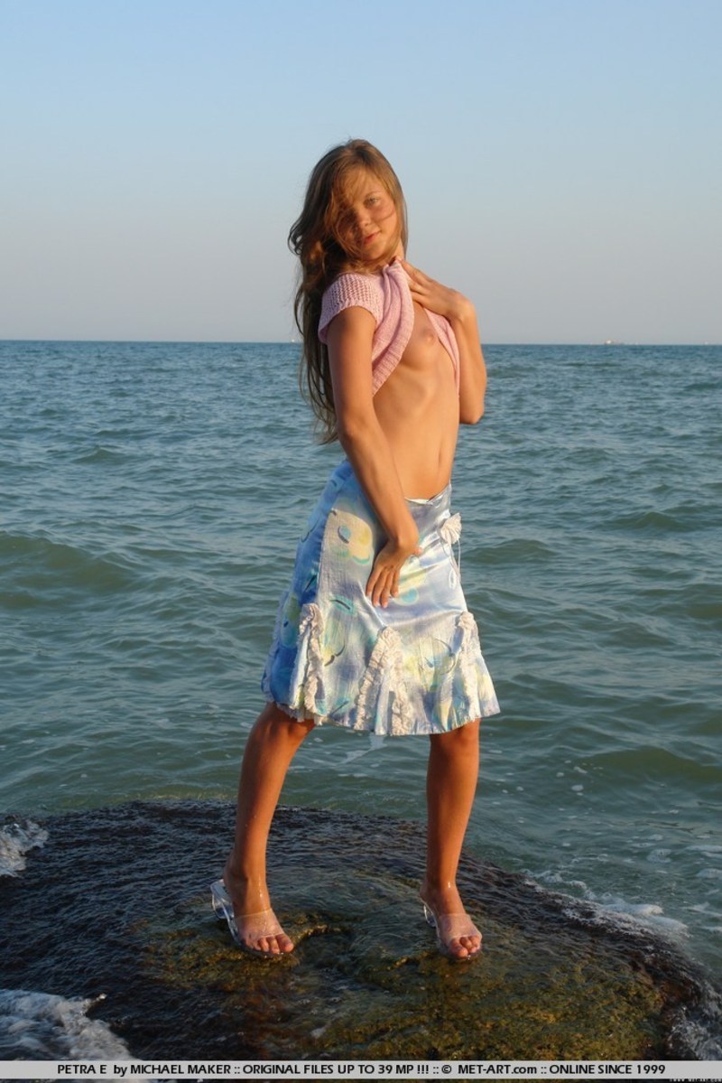 Petra having fun on the seashore - Pic #17