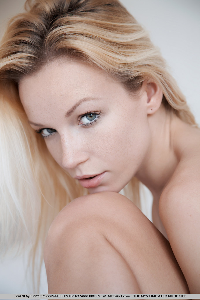 Gwyneth Crystal Clear - Pic #7