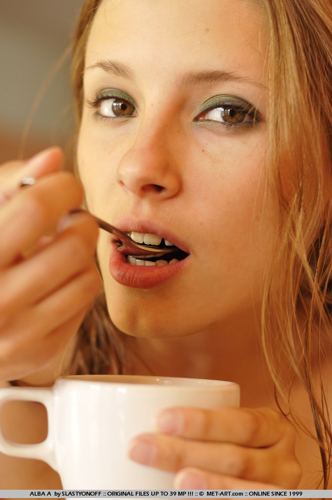 Horny Girl In The Morning - Pic #1