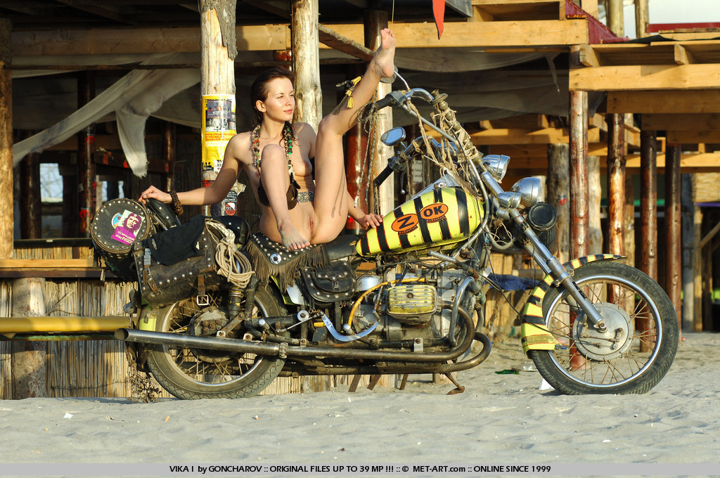 Nice Pussy On Bike - Pic #3