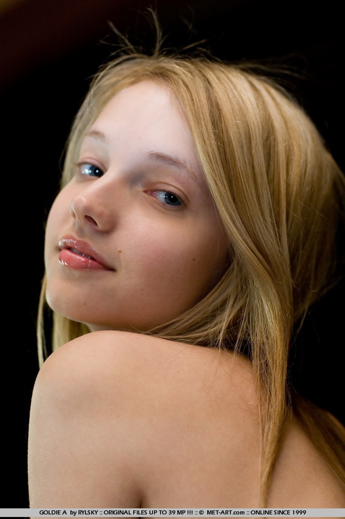 Young And Innocent Looking Girl - Pic #5