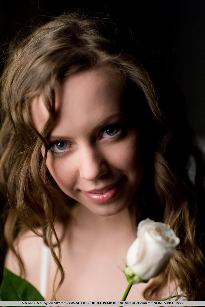 Natasha Peels Off Her Panty - Pic #0