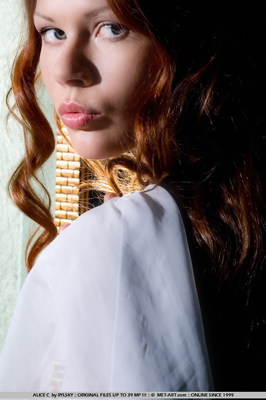 Yummy Redhead Alice - Pic #00