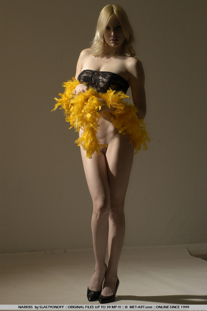 Elegant Blonde And Naked - Pic #1