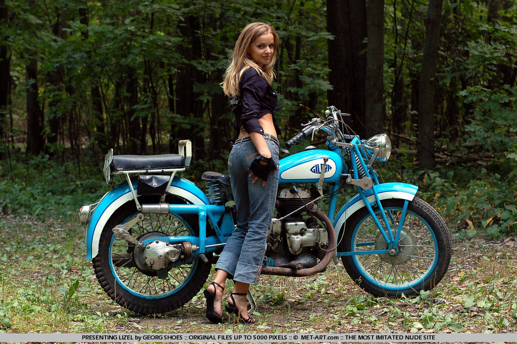 Teen Wanna Ride Her Bicycle - Pic #14