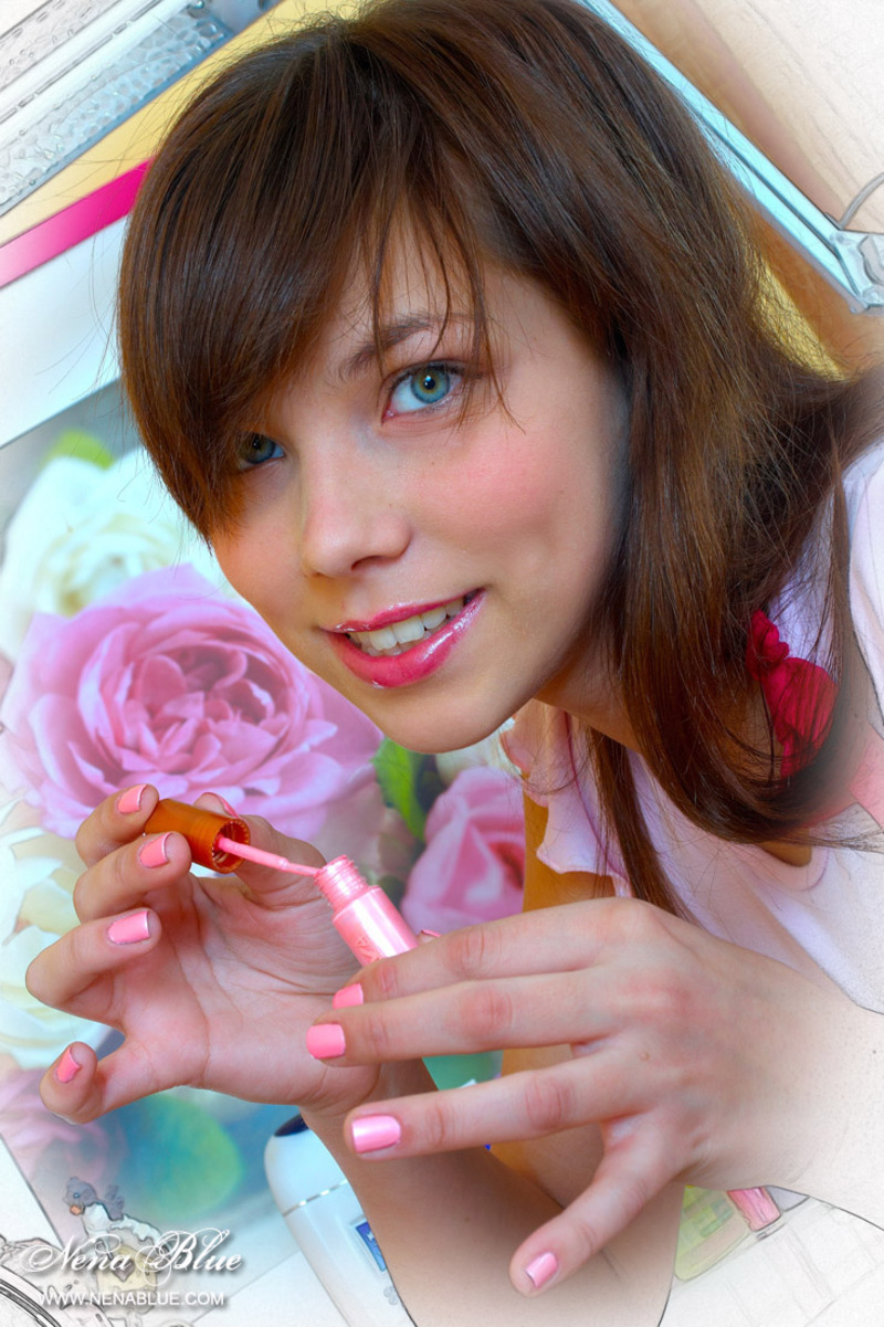 Sweet teen with everything in pink - Pic #3