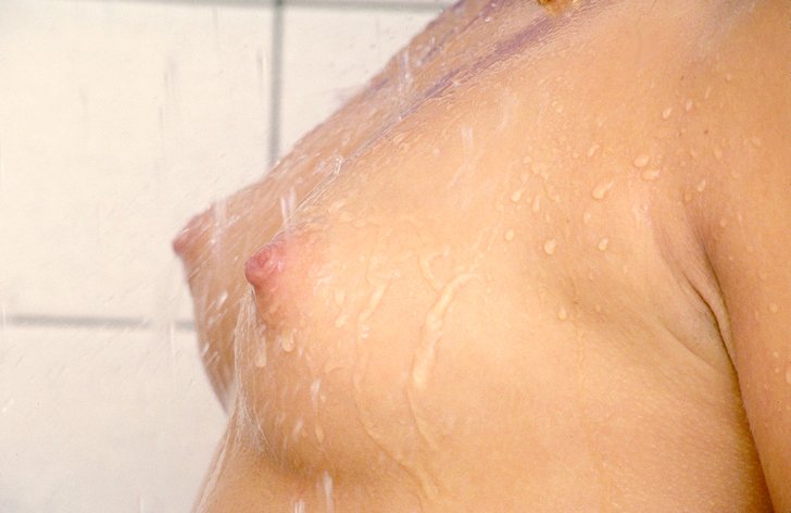 A Teen In The Shower - Pic #1