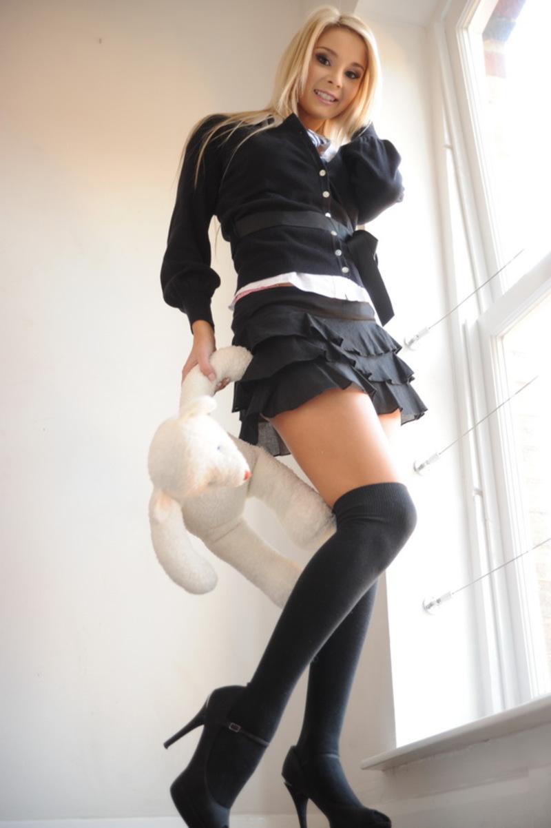 St Mackenzie Babe Catched On The Stairway - Pic #17