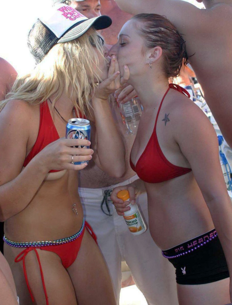 AmaKings TrashedGirlfriends Trashed Bitches Snogging - Pic #9