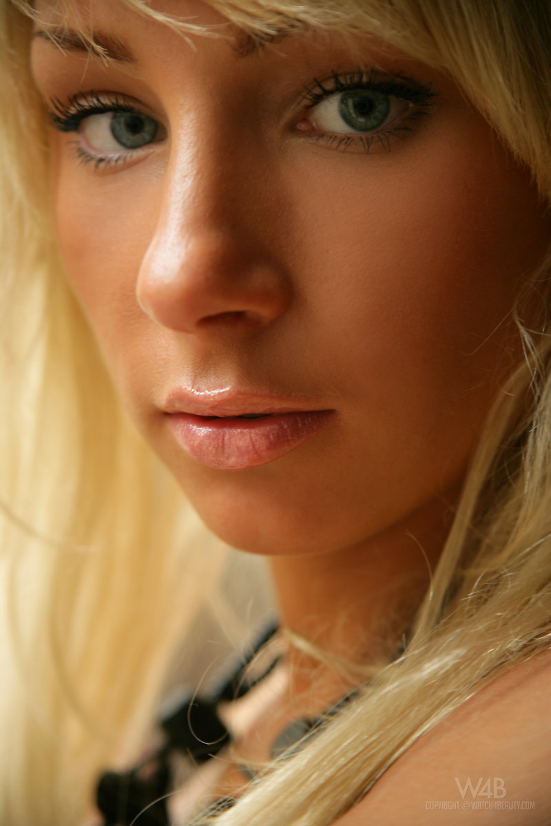 Blonde Teen In The Window - Pic #6