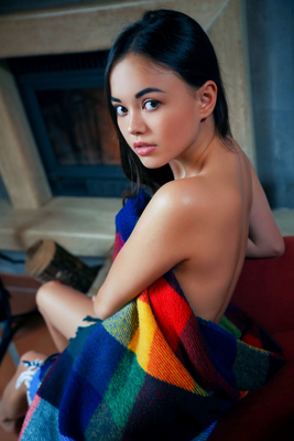 'Freezing Cold' with Li Moon via Met-Art - Pic #01