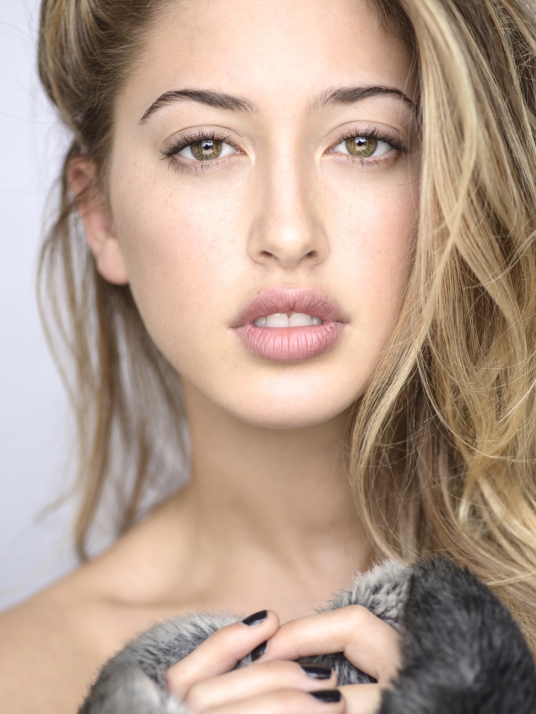 Busty Blonde Lindsey Kevitch - Pic #13