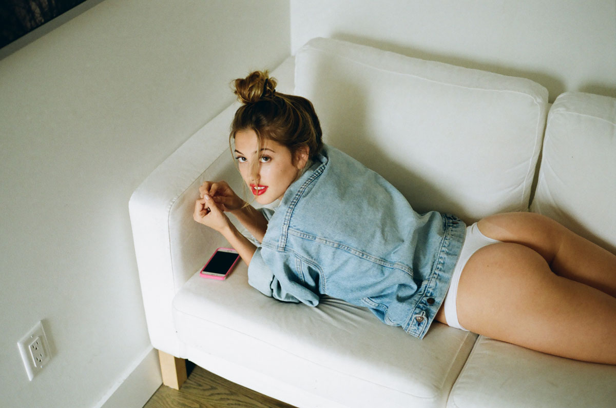 Busty Blonde Lindsey Kevitch - Pic #6