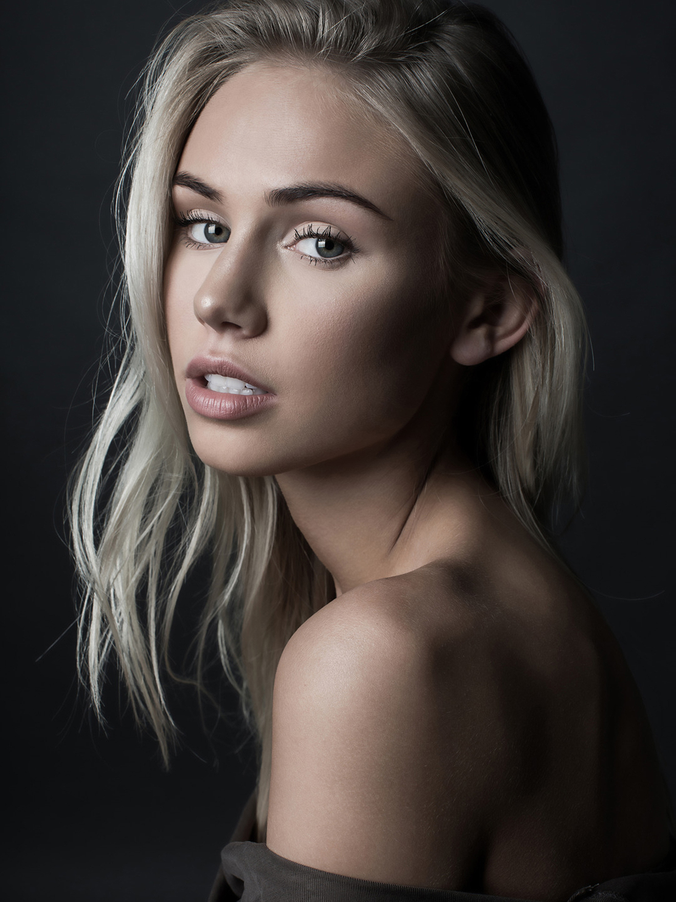 Blonde Beauty Scarlett Leithold - Pic #25