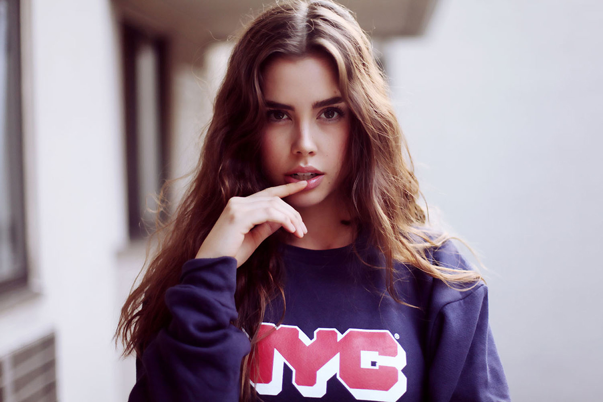 Stunning Babe Jessica Buch - Pic #7