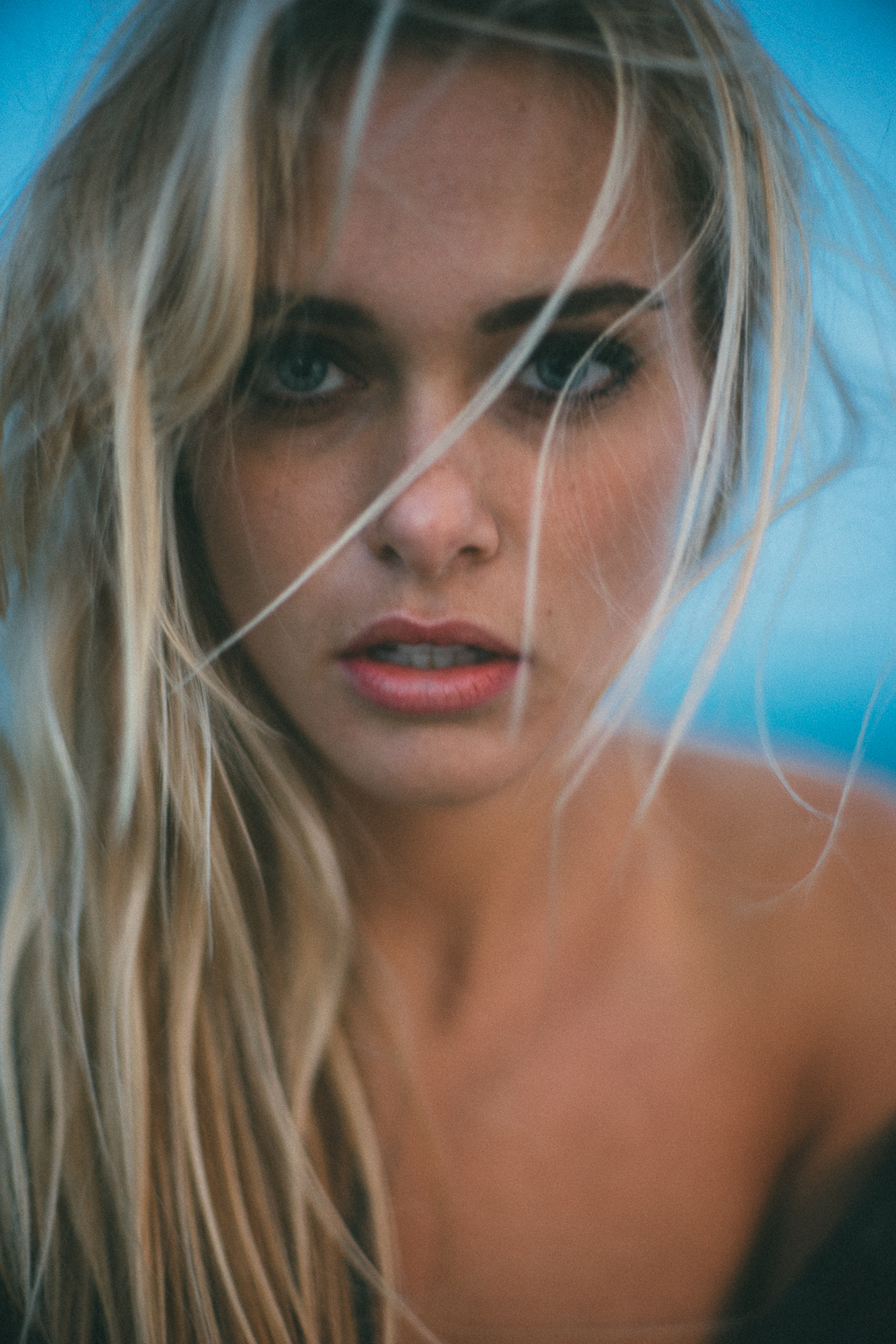 Busty Blonde Hottie Ellie Ottaway - Pic #7