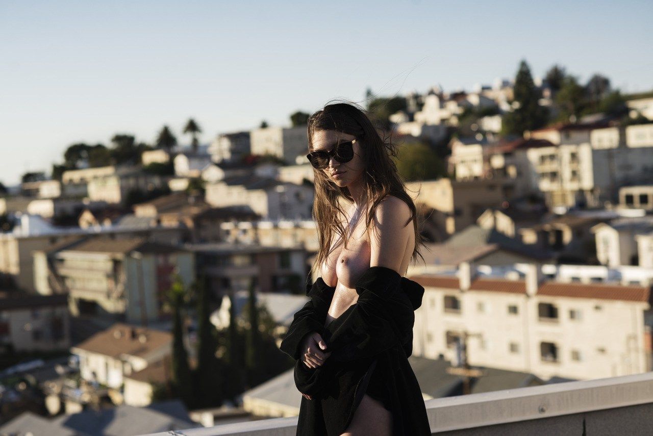 Nude Beauty Elizabeth Elam - Pic #13