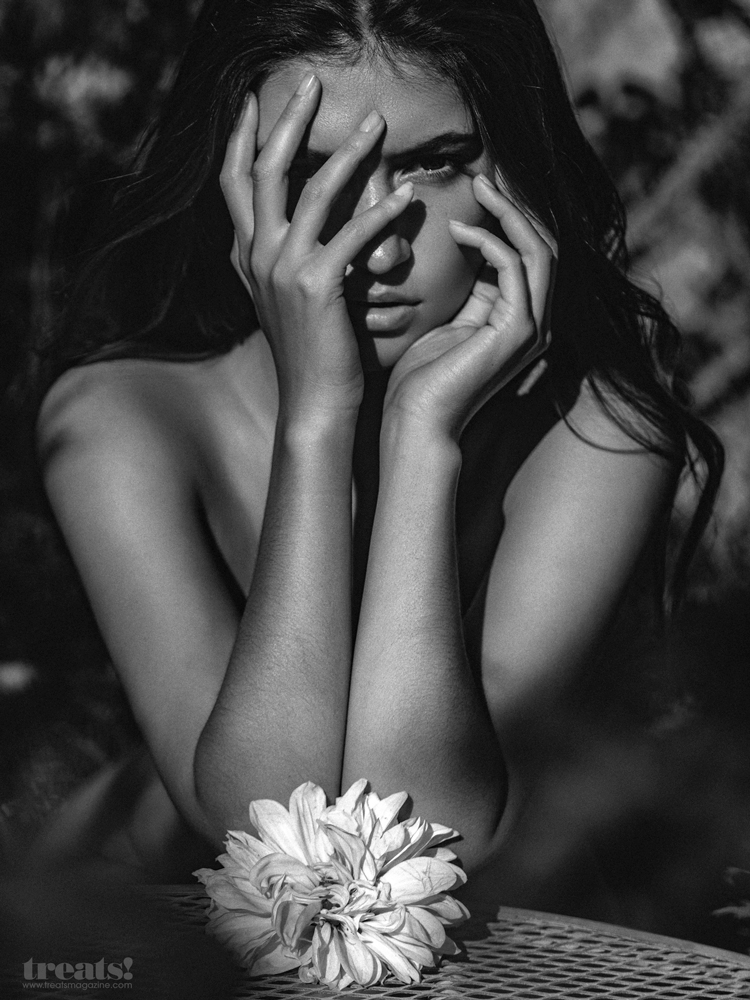 Nude Beauty Elizabeth Elam - Pic #16