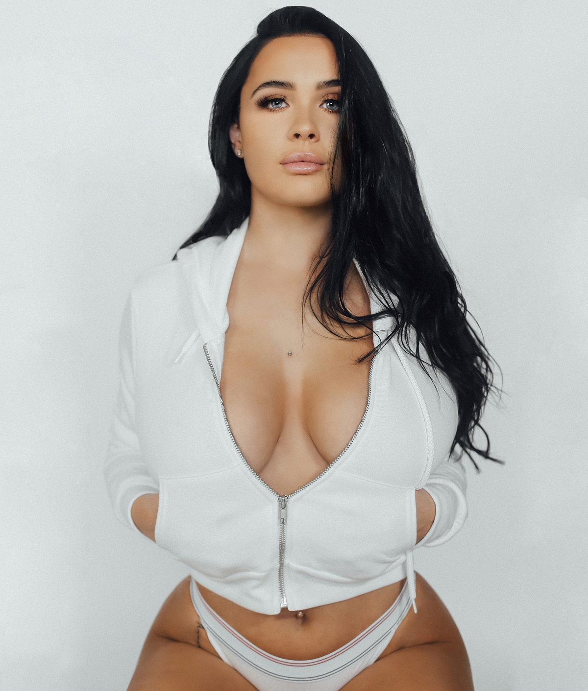 Canadian Instagram Babe Sarah Macdonald - Pic #14