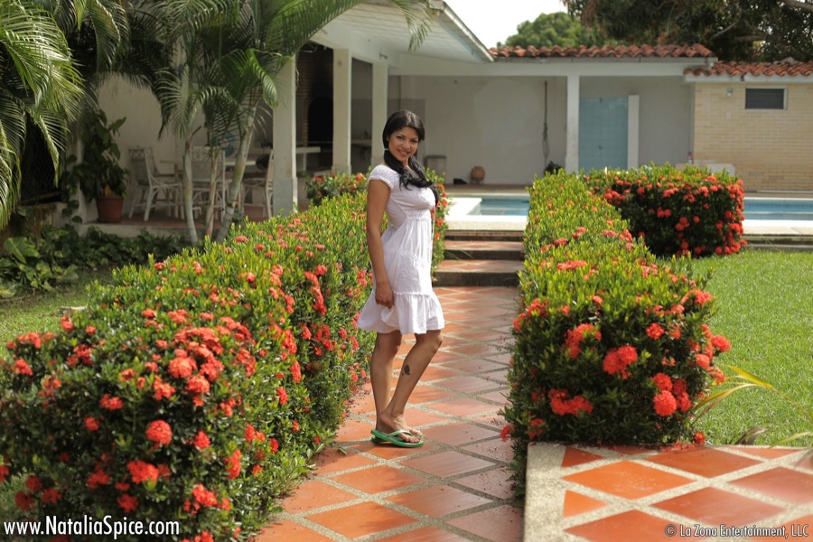 Natalia Spice Sexy In Her Summer Dress - Pic #11