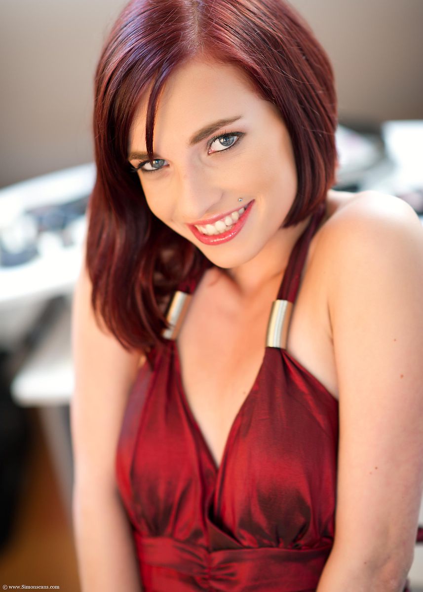 Leila Backstage for SimonScans - Pic #2