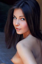 Cute Brunette Zelda B Via Eternal Desire