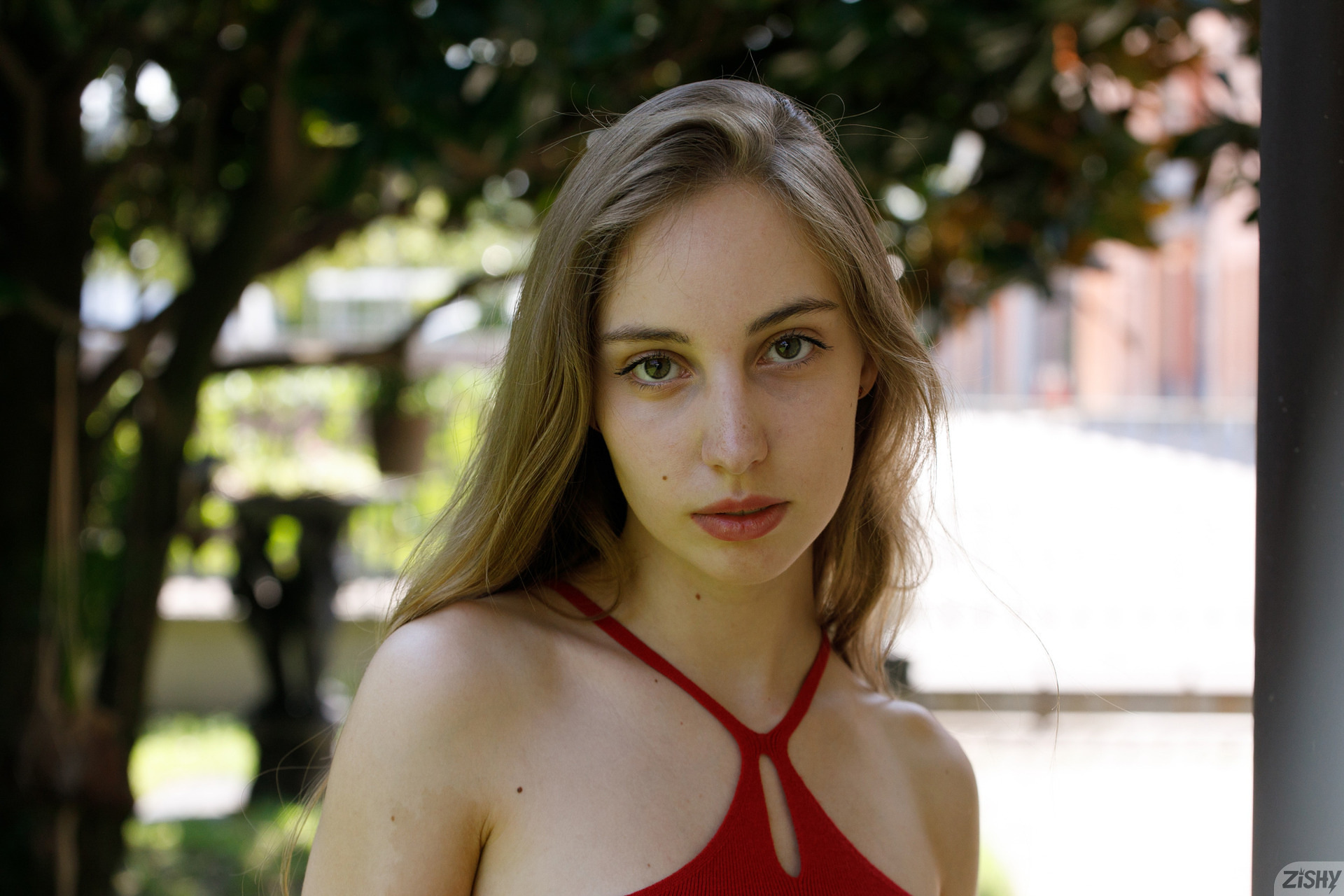 'Red Ferraris' with Claudia Veneza via Zishy - Pic #8