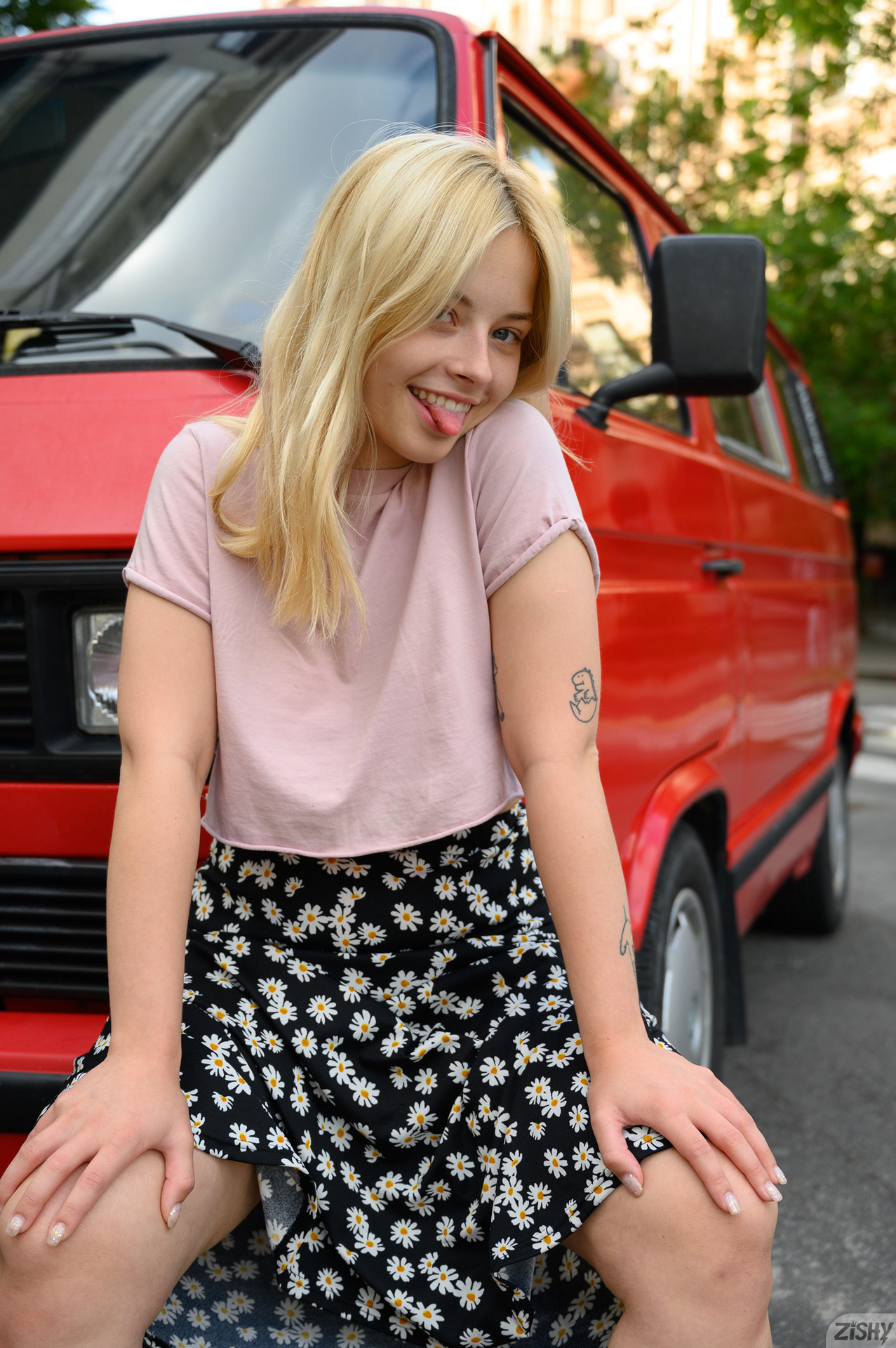 'Lovely Blondie' with Bianca Bell via Zishy - Pic #2